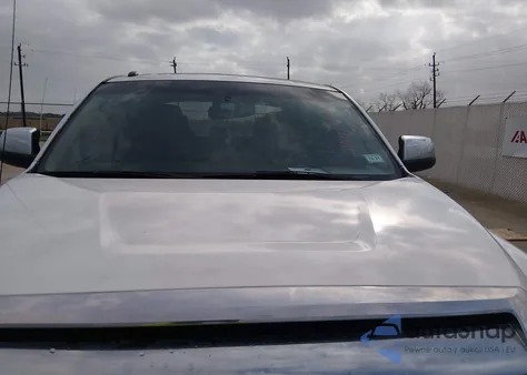 2016 Toyota Tundra Limited 5.7L V8 z USA, uszkodzony, nr VIN 5TFFW5F10GX196139